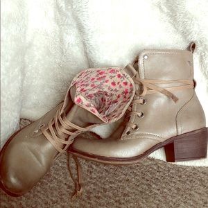 ROXY size 8 boots